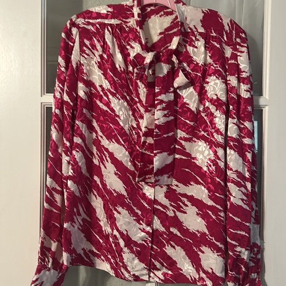 Abstract print vintage blouse. - Picture 3 of 3